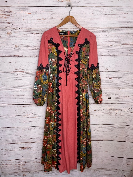 Gunne Sax Dresses & Skirts - Gunne Sax vintage 1969 black label renaissance revival tapestry dress